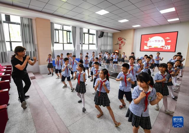 他们,用舞蹈为留守儿童打开心灵的窗户