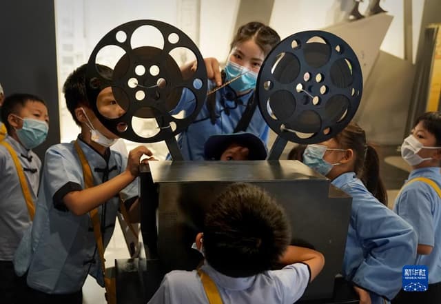 河南中牟：暑期电影研学班里感受光影魅力