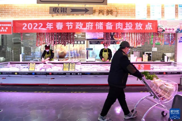 河南郑州:肉蛋菜应急投放 就地过年有保障