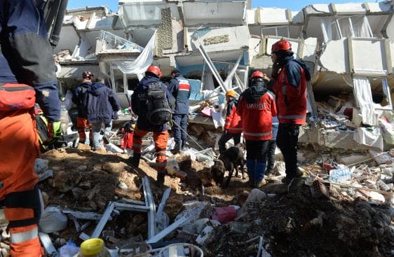 连线土耳其受灾地区华人:寒冷致安置工作异常艰难 现在最缺帐篷和棉被