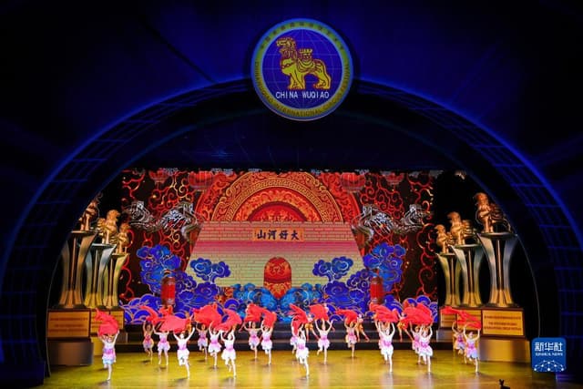 第18届中国吴桥国际杂技艺术节开幕