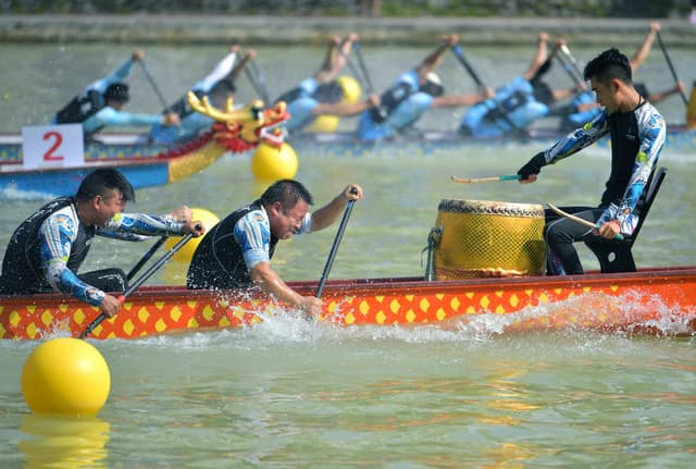 湖北宣恩:夏日龙舟竞渡