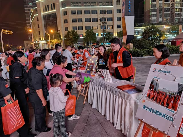 安徽霍山:“文明夜市”服务群众“微需求”