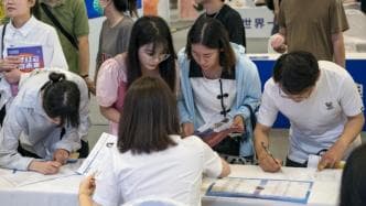 今日读报丨中青报整版关注就业:为有意回乡毕业生提供帮助