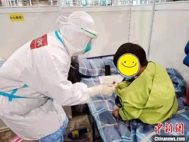 上海抗疫医护暖心创作:萌萌“大白”上贴纸 “虎年东方签”插画祈愿平安