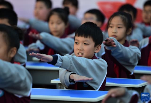 河北沧州:自创“桌舞”活跃身心