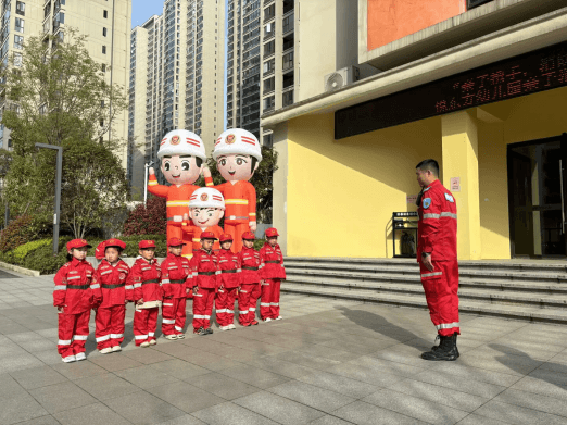 消防车开进幼儿园——湖南省长沙市雨花区教育局悦东方幼儿园联动花桥社区打造三维安全教育课