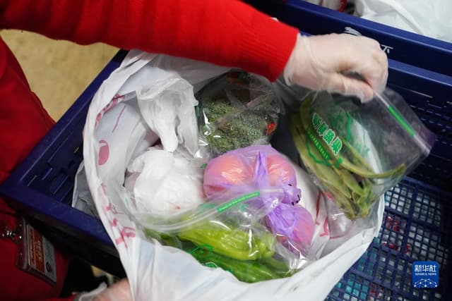 江苏苏州:“蔬菜生鲜包” 贴心保民生