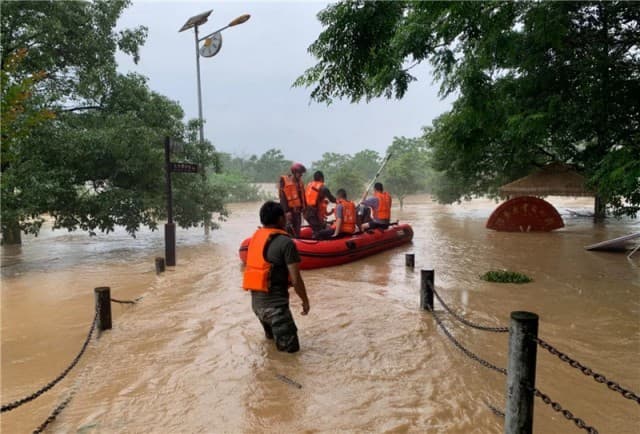 湖南江永:六千名志愿者奔赴防汛抢险一线