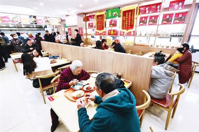 山西太原:社区小食堂 民生大文章