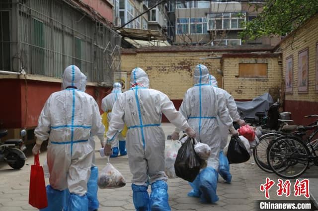 疫情下的教师志愿服务队:育人为师 战“疫”为士