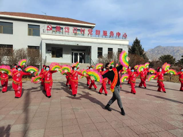 内蒙古包头:弘扬乌兰牧骑精神 将欢乐和文明送到群众心坎上