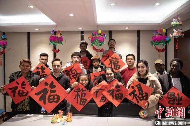 外国留学生“留守”南京过大年:明月何曾是两乡