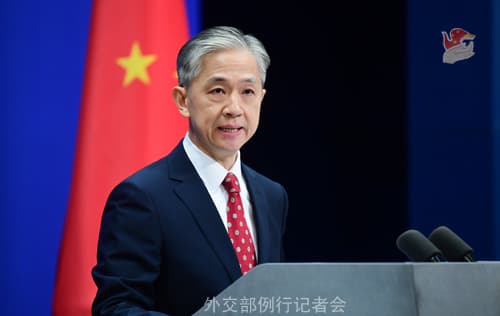 法国发生中国旅行团大巴被砸事件,外交部再次提醒:谨慎外出