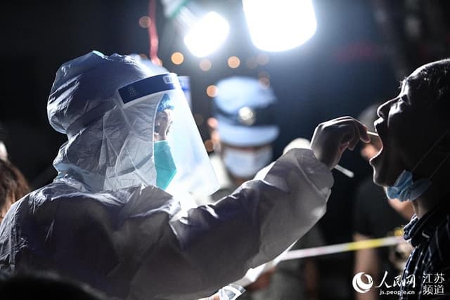 一夜无眠!南京连夜开展全员核酸检测