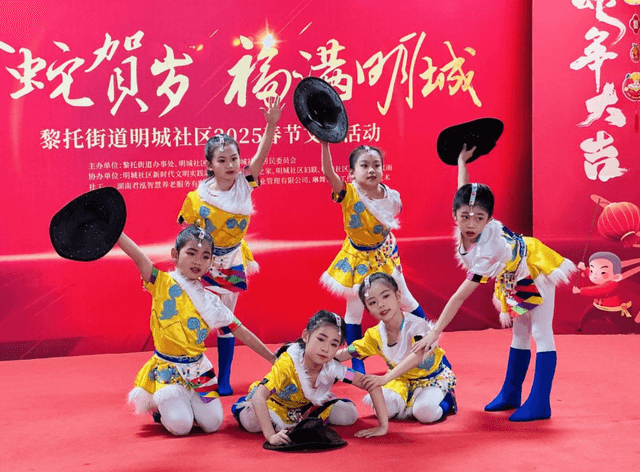 湖南明城社区:开展“金蛇贺岁,福满明城”2025春节文化活动