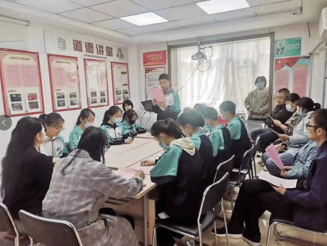 坞城街道学府东社区:开展家庭教育知识宣传活动