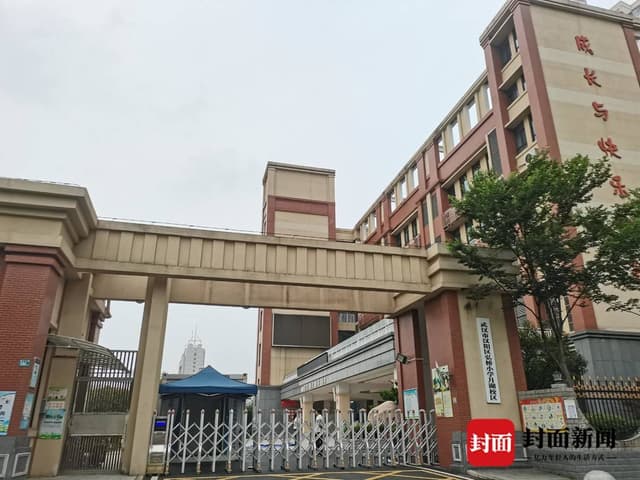武汉一小学生校内被撞身亡:涉事教师被刑拘,校长副校长被免职