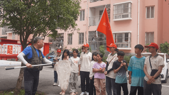 贵州大学“虫缘童行”服务队: 虫匣藏童心宇宙，黔山种青年答卷