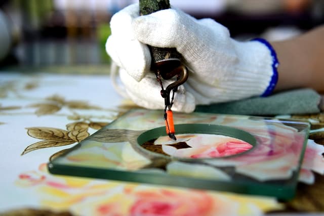 河南南阳烙画:以铁为笔绘春秋