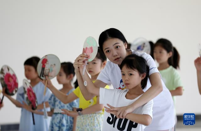 湖南郴州:“小戏迷”免费学昆曲