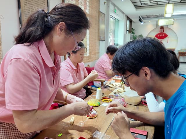青春丈量绿色乡野:徐州工业职业技术学院学子暑期实践探寻乡村绿色振兴之路