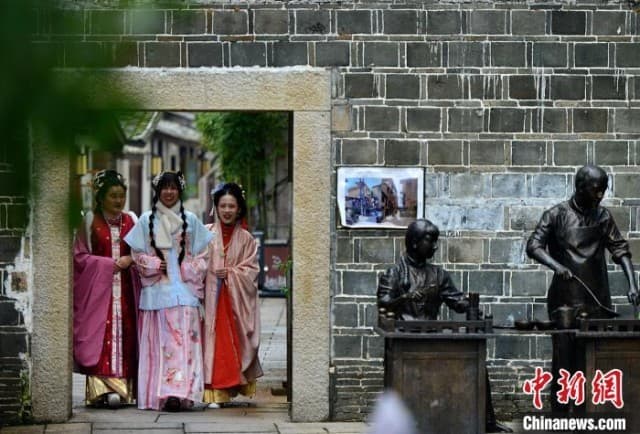 福建沙县:穿汉服游古巷