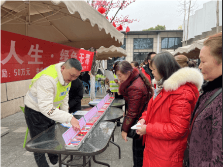 成都锦江区华新社区:助力提升老年人识骗防毒能力