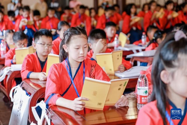 “敬贤孝亲、两岸同心”:沪台学子共同纪念孔子诞辰2572周年