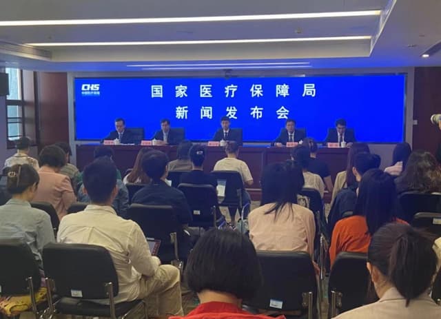 国家医疗保障局:今年1至8月基本医疗保险基金总收入20923.33亿元