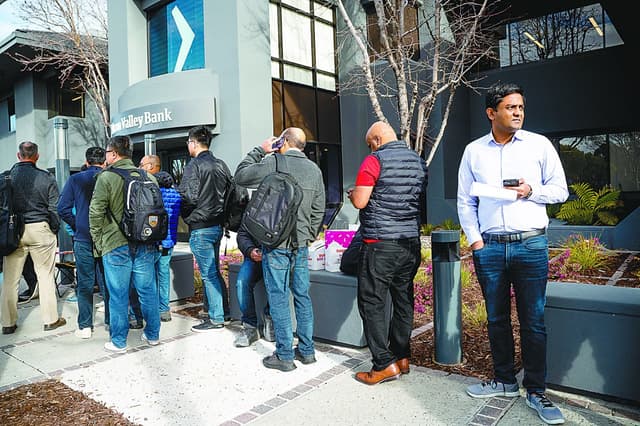 全球紧盯拜登政府如何救市,而美国内政治“甩锅”已经开始!