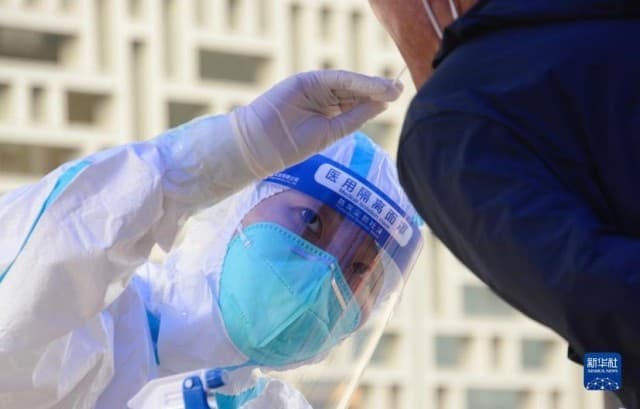 北京东城:核酸采样志愿者上岗