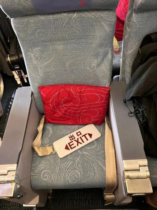 国航航班遇晴空颠簸两人受伤,如何应对飞机颠簸?