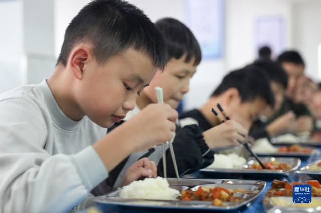 四川华蓥:“互联网+明厨亮灶”让学生吃得更放心