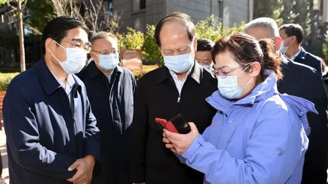 有人等两小时还没测核酸,内蒙古自治区党委书记:不能打乱仗