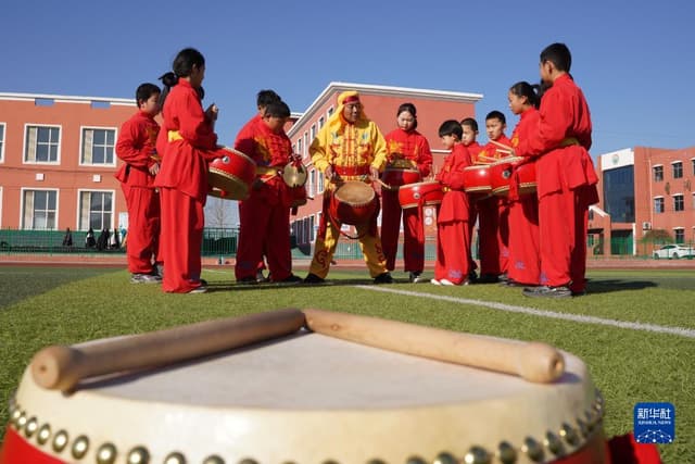 河北内丘：学排鼓 度寒假