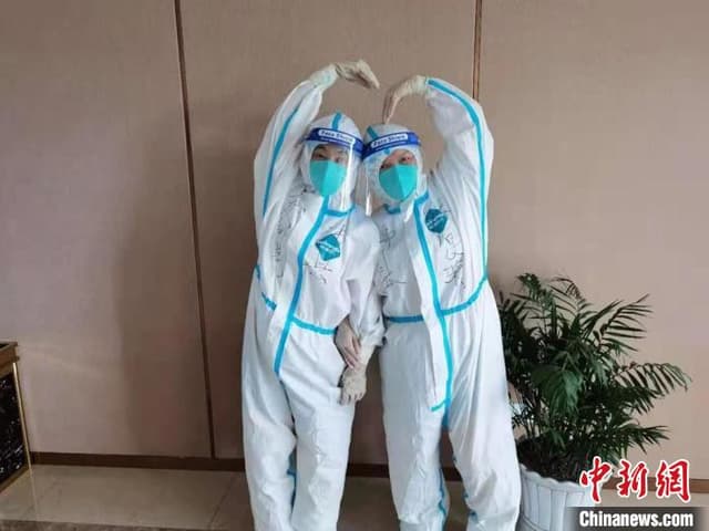 沛县医疗队扬州战“疫”记:防护服里洗“桑拿” 背扛冰块送清凉