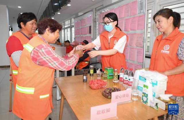 浙江湖州:爱心驿站送清凉