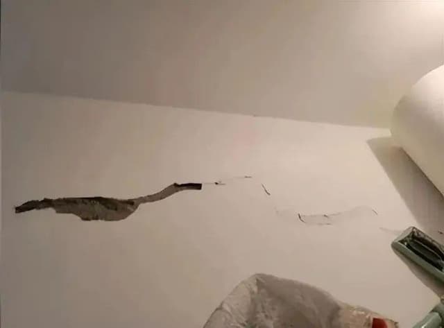 私拆承重墙致全楼住户无法回家,谁该担责?该担何责?