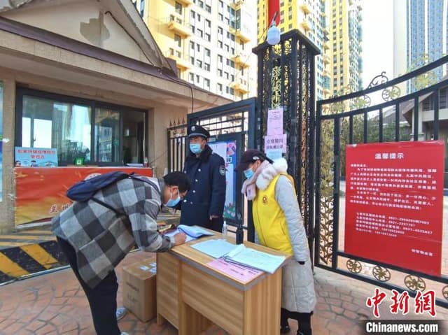 兰州社区防疫把关“家门口”健康:智慧与压力并存