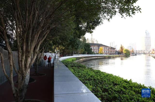 上海:大学拆墙 还河于民