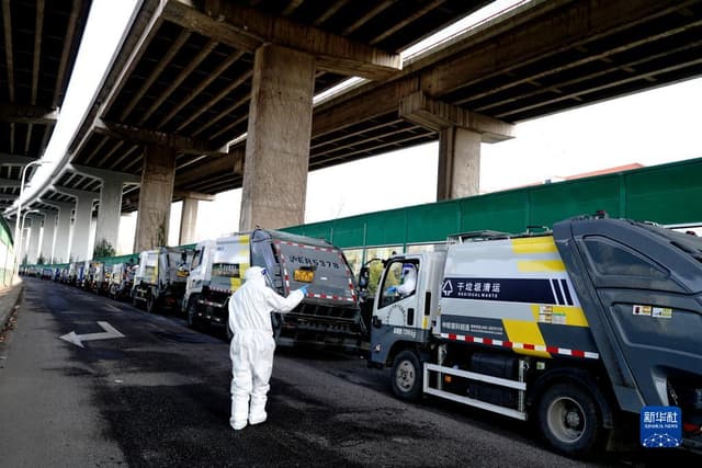 上海:封控小区垃圾“日产日清”