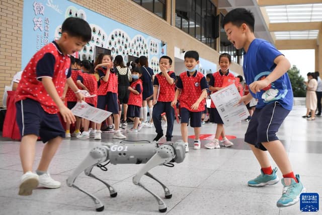 湖南长沙华夏实验学校:“科技大篷车”进校园