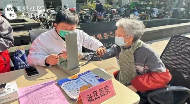 如何推动同心共治?上海普陀长寿陕北居民区举办“家门口”的便民市集