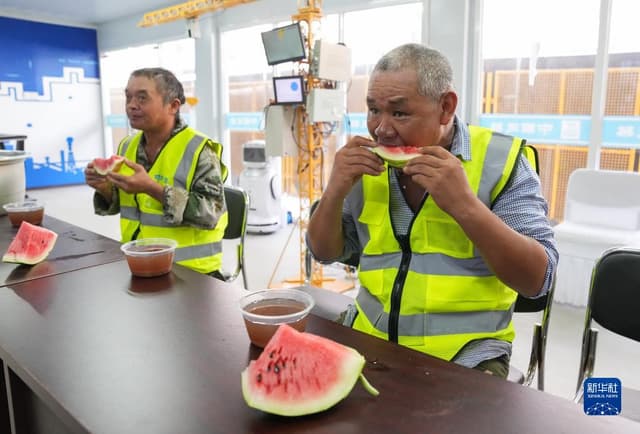 上海:劳动者避暑港湾享清凉