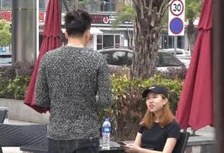 街头搭讪、恶搞……不打招呼拉路人入镜踩了哪些红线?