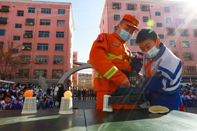 甘肃张掖:讲好开学第一课 撑起消防“安全伞”