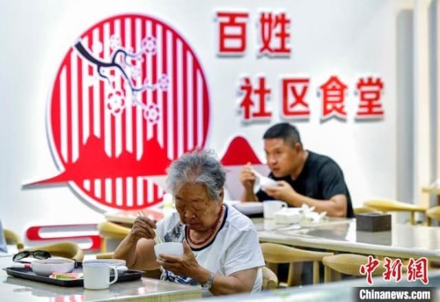 乌鲁木齐:百姓社区食堂 老人就餐可“打折”