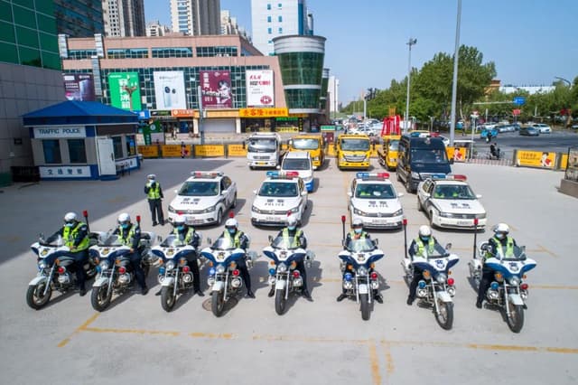 创城进行时|山东菏泽开发区交警大队开展交通秩序综合整治行动!